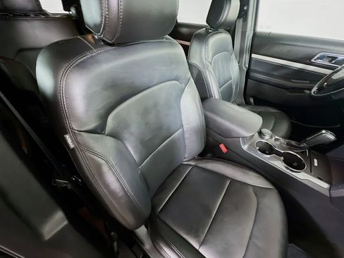 Used 2017 Ford Explorer XLT w/ Equipment Group 202A image 28