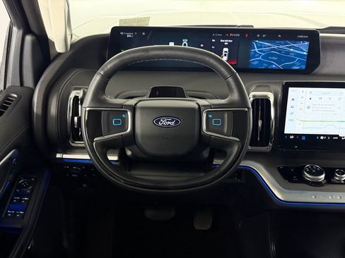 Used 2025 Ford Expedition Platinum AWD/4WD image 13