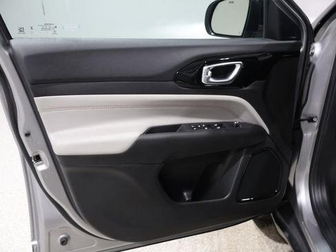 Used 2024 Jeep Compass Limited image 13