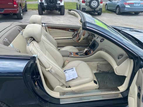 Used 2009 Mercedes-Benz SL 550 w/ Premium I Pkg image 14