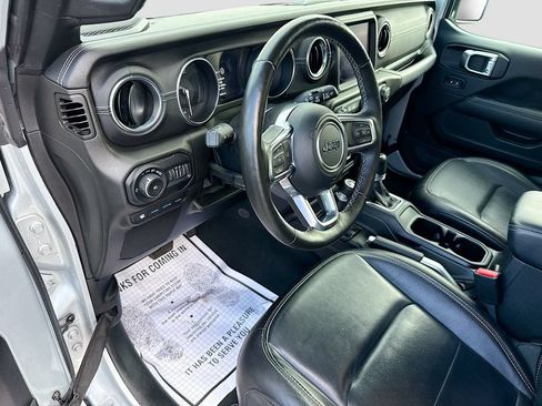 Used 2022 Jeep Wrangler Unlimited Sahara w/ Cold Weather Group AWD/4WD image 10