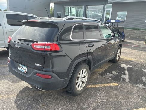 Used 2015 Jeep Cherokee Latitude w/ Cold Weather Group AWD/4WD image 2