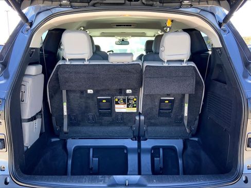 Used 2025 Toyota Sienna XLE image 33