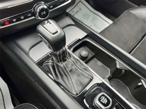 Used 2019 Volvo XC60 T6 R-Design w/ Protection Package image 21