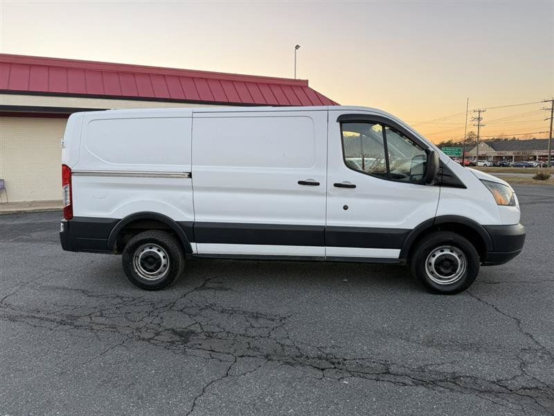 Used 2016 Ford Transit 250 130 Low Roof RWD image 4