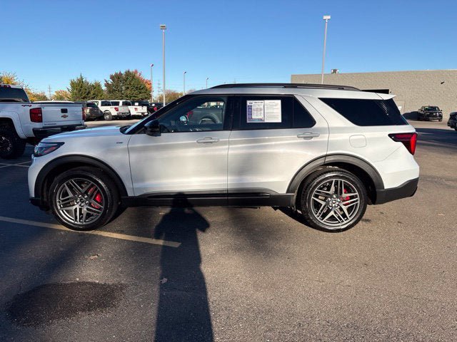 Used 2026 Ford Explorer ST-Line w/ ST-Line Street Pack AWD/4WD image 17