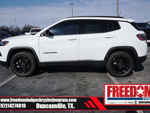 New 2026 Jeep Compass Latitude image 2