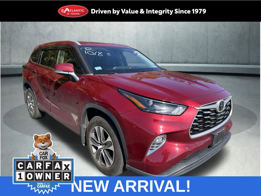 Used 2022 Toyota Highlander XLE AWD/4WD image 1