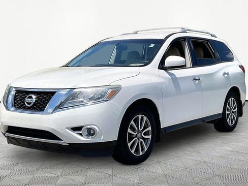 Used 2016 Nissan Pathfinder SV w/ SV Cold Weather Package FWD image 3