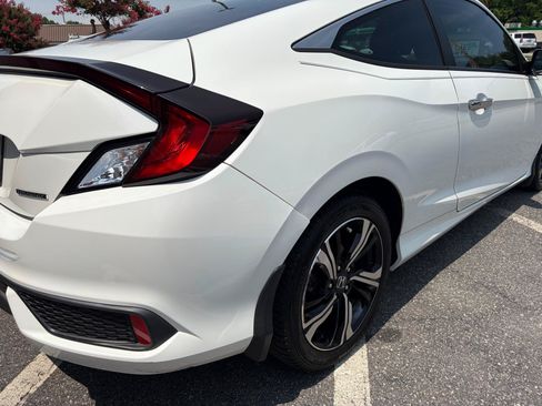 Used 2017 Honda Civic Touring image 14