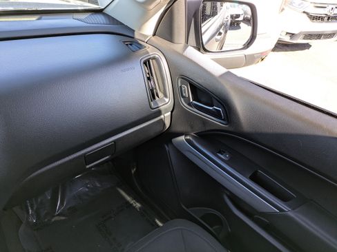 Used 2021 Chevrolet Colorado LT w/ LT Convenience Package image 18