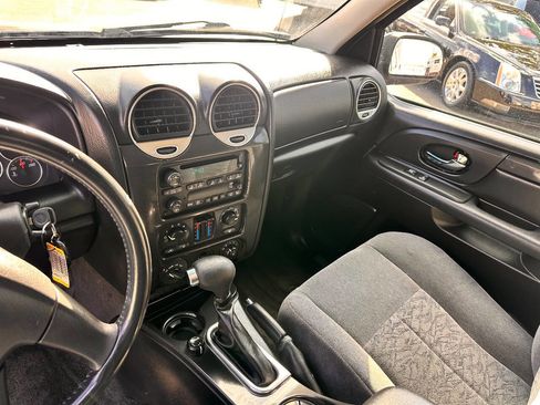 Used 2005 GMC Envoy XL SLE image 12