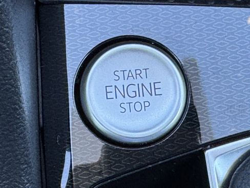 New 2025 Volkswagen Taos SE image 23