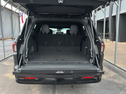 New 2025 Lincoln Navigator L Reserve w/ Jet Appearance Package image 17