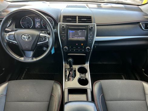 Used 2017 Toyota Camry SE FWD image 4