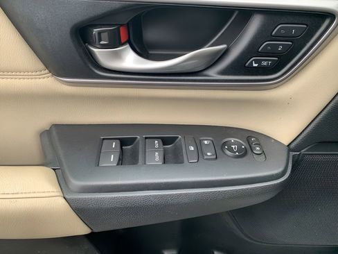Used 2018 Honda CR-V Touring image 12
