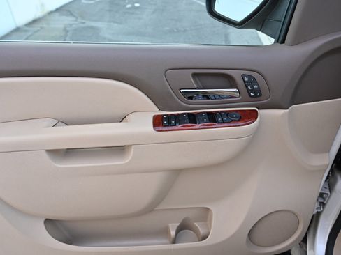Used 2013 Chevrolet Suburban LTZ RWD image 35