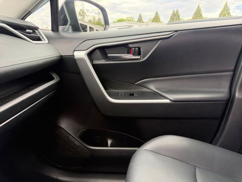 Used 2022 Toyota RAV4 XLE Premium image 35