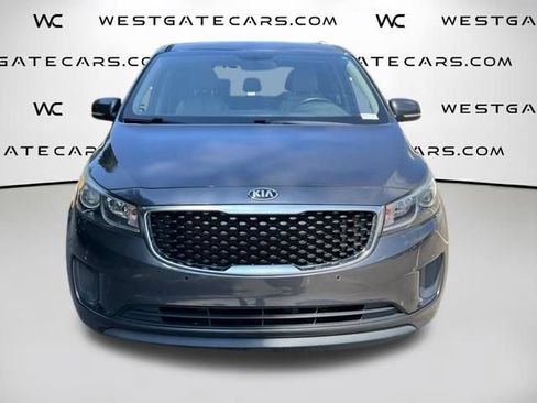 Used 2017 Kia Sedona LX w/ LX Essentials Premium Package FWD image 2