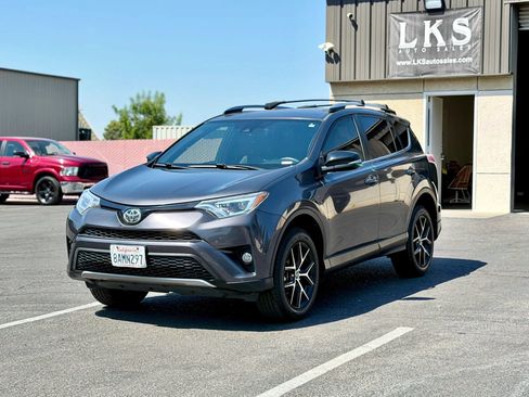 Used 2018 Toyota RAV4 SE AWD/4WD image 3
