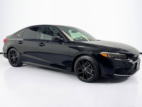 Used 2023 Honda Civic Sport image 3