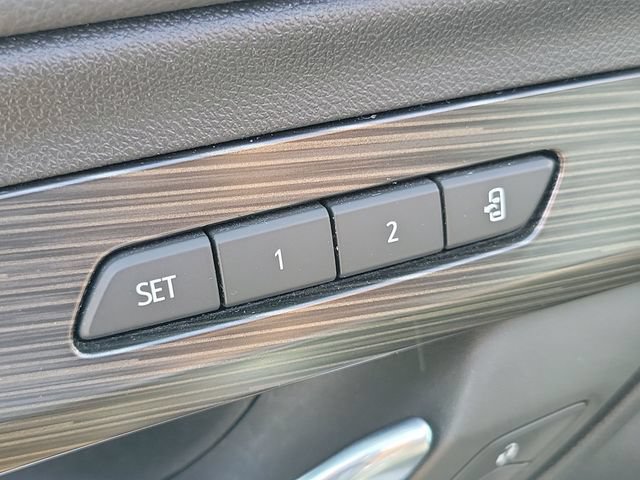 Used 2024 GMC Terrain SLT AWD/4WD image 28