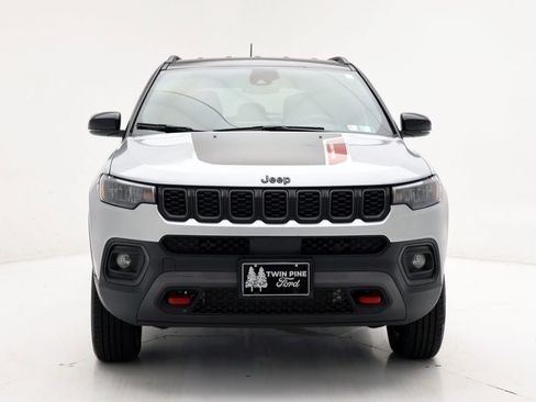 Used 2024 Jeep Compass Trailhawk image 5