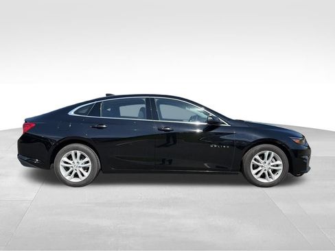 Used 2017 Chevrolet Malibu LT FWD image 2