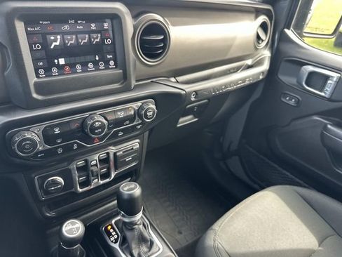 Used 2022 Jeep Wrangler Unlimited Sport AWD/4WD image 34