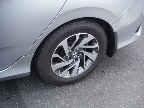 Used 2017 Honda Civic EX image 4