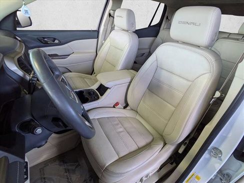 Used 2020 GMC Acadia Denali w/ Technology Package FWD image 16