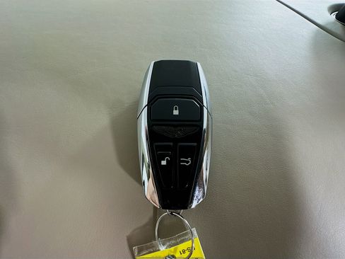 Used 2017 Aston Martin DB11 V12 RWD image 70
