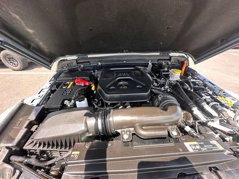 Used 2024 Jeep Wrangler Unlimited Sahara AWD/4WD image 15