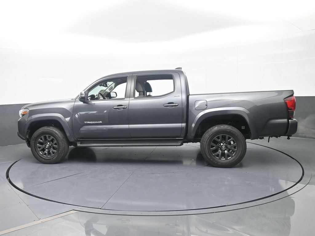 Used 2022 Toyota Tacoma SR5 w/ Technology Package RWD image 3