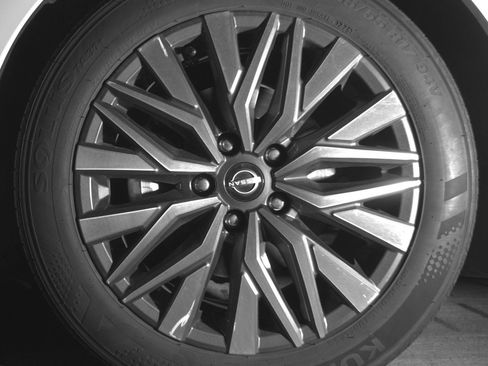 Used 2025 Nissan Altima 2.5 SV image 12