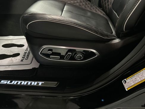 Used 2025 Jeep Grand Cherokee Summit AWD/4WD image 13