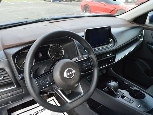 Used 2023 Nissan Rogue SV FWD image 16