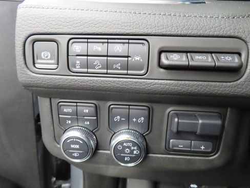 Used 2024 GMC Yukon Denali w/ Denali Reserve Package image 45