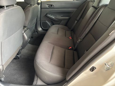 Used 2025 Nissan Altima 2.5 SV FWD image 25