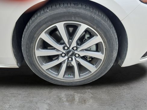 Used 2017 Lincoln Continental Premiere FWD image 23