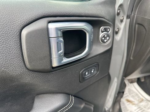 Used 2021 Jeep Wrangler Unlimited Sahara w/ Uconnect 4C Nav & Sound Group AWD/4WD image 13