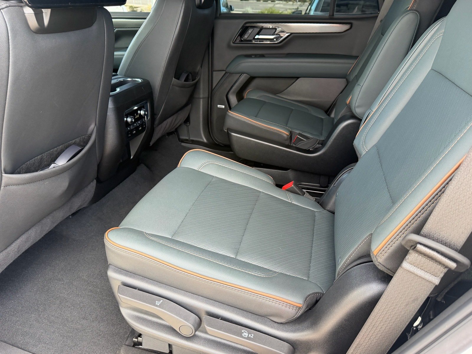 Used 2026 GMC Yukon AT4 w/ AT4 Premium Plus Package AWD/4WD image 17