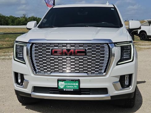 Used 2021 GMC Yukon Denali w/ Denali Premium Package AWD/4WD image 3