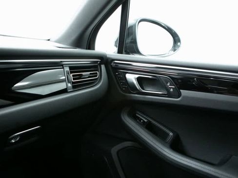 Certified 2022 Porsche Macan image 24