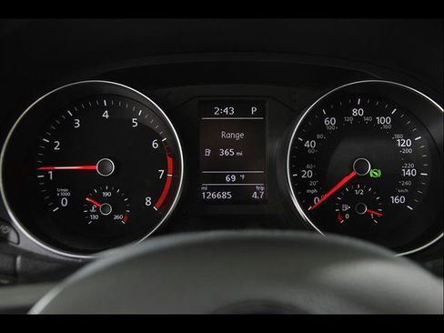 Used 2018 Volkswagen Passat 2.0T R-Line FWD image 8