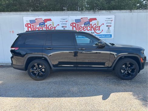 Used 2021 Jeep Grand Cherokee L Laredo AWD/4WD image 2