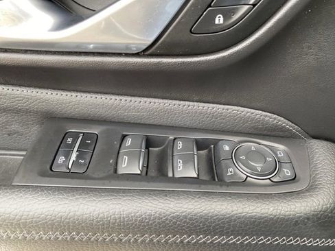 Used 2021 GMC Yukon XL Denali w/ Advanced Technology Package image 32