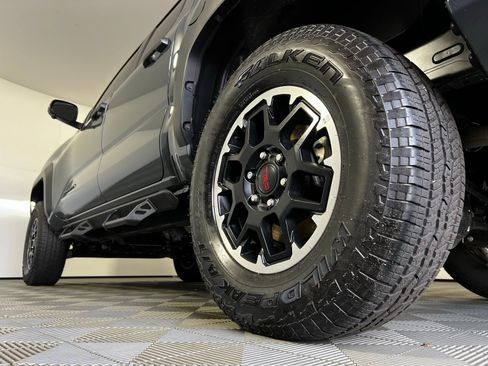 Used 2025 Toyota Tacoma TRD Off-Road w/ TRD Off Road Premium Package AWD/4WD image 28