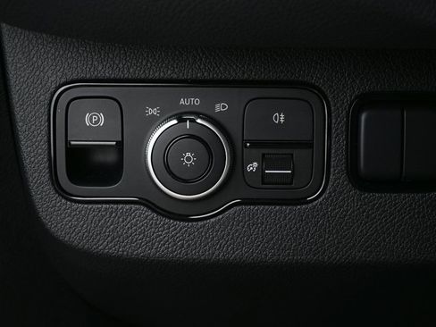 Used 2024 Mercedes-Benz Sprinter 2500 image 8