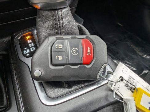 Used 2018 Jeep Wrangler Sport S image 19